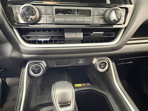 Used 2024 Toyota Grand Highlander XLE image 32