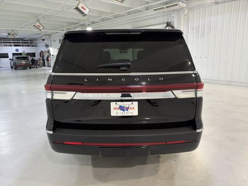Used 2024 Lincoln Navigator L 4WD image 4