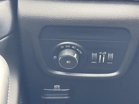 Used 2023 Jeep Grand Cherokee Limited w/ Luxury Tech Group II image 23