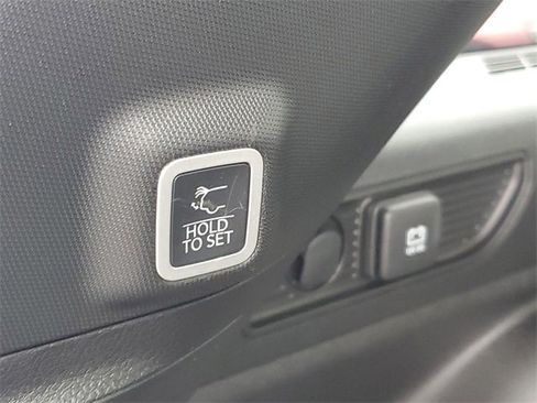 New 2025 Jeep Grand Cherokee Limited w/ Luxury Tech Group II image 9