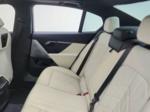 Used 2025 BMW 530i RWD image 29