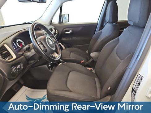 Used 2017 Jeep Renegade Latitude w/ Popular Equipment Group AWD/4WD image 8