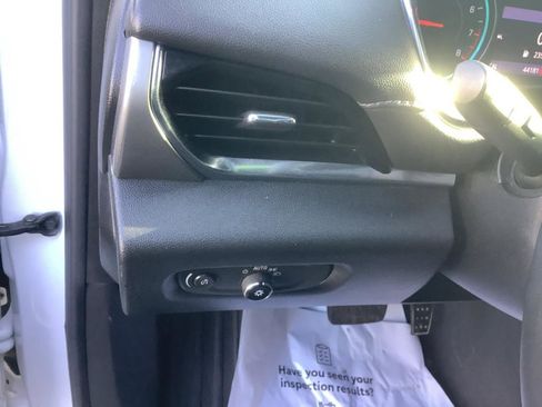 Used 2023 Chevrolet Traverse LT image 11