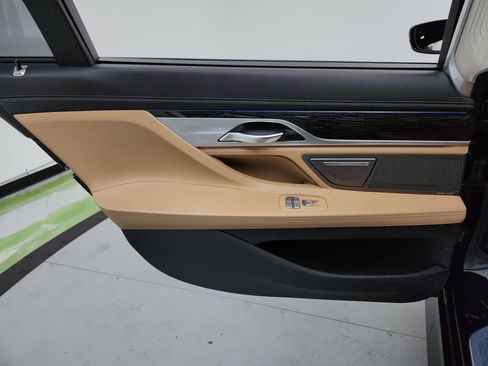 Used 2017 BMW 740i image 26