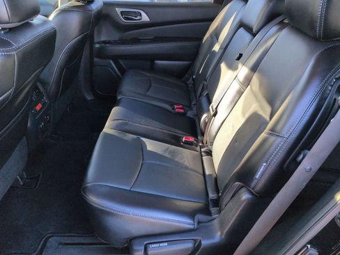 Used 2020 Nissan Pathfinder Platinum image 15