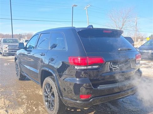 Used 2019 Jeep Grand Cherokee Altitude image 29
