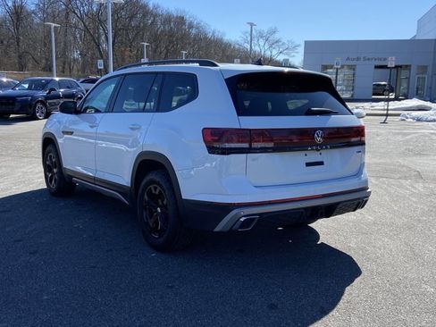 Used 2025 Volkswagen Atlas Peak Edition SE image 7