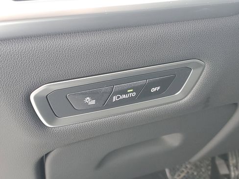 New 2026 BMW X7 xDrive40i w/ Premium Package image 11