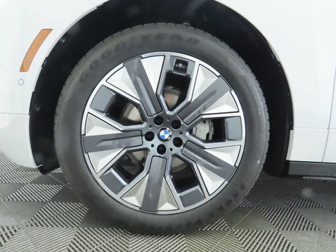 Used 2026 BMW iX xDrive45 w/ Premium Package AWD/4WD image 31