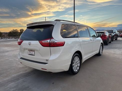 Used 2015 Toyota Sienna AWD image 8