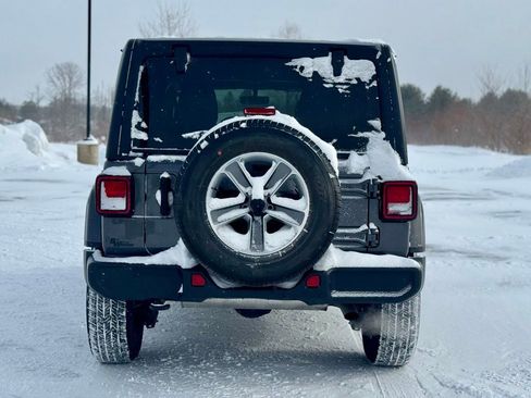 Used 2021 Jeep Wrangler Unlimited Sahara w/ Uconnect 4C Nav & Sound Group image 5