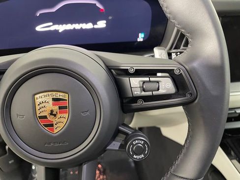 Used 2024 Porsche Cayenne S image 38