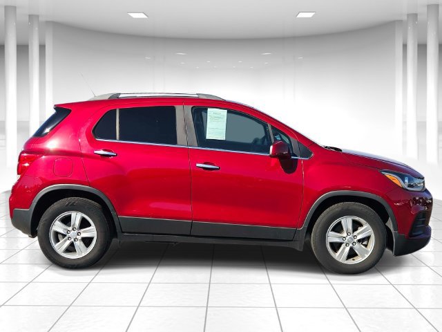 Used 2019 Chevrolet Trax LT w/ Driver Confidence Package FWD image 2