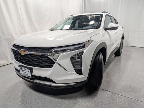 New 2026 Chevrolet Trax LT w/ LT Convenience Package FWD image 7