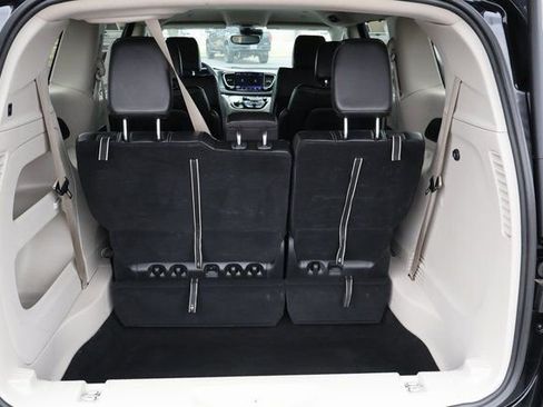 Used 2024 Chrysler Pacifica Touring-L image 20