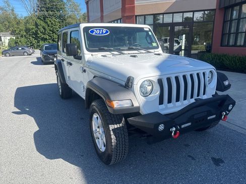 Used 2019 Jeep Wrangler Unlimited Sport S image 9