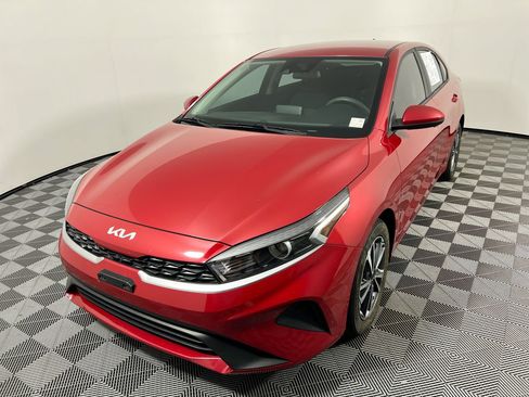 Certified 2023 Kia Forte LXS FWD image 7