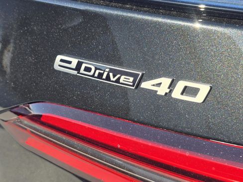 New 2026 BMW i5 eDrive40 image 4