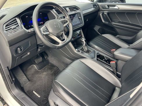 Certified 2022 Volkswagen Tiguan SE image 5