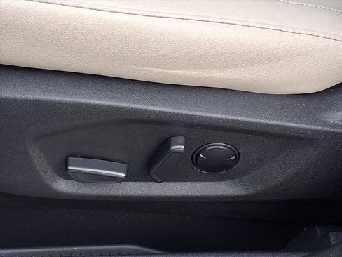 Used 2023 Ford Edge Titanium image 4