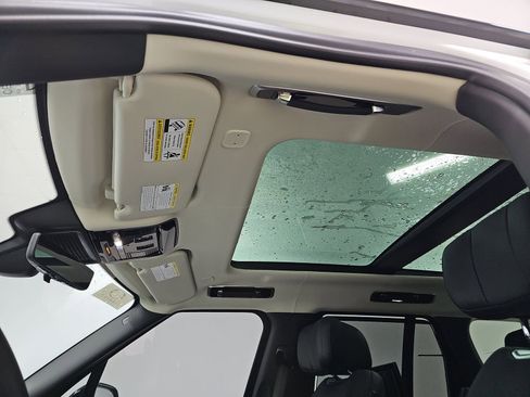 Used 2025 Land Rover Range Rover Autobiography image 13