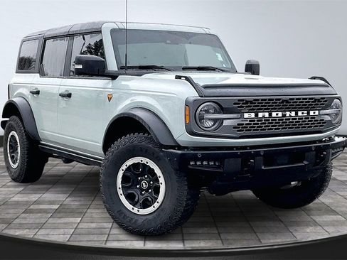 Used 2024 Ford Bronco Badlands image 12
