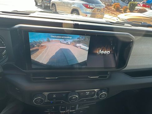 Used 2025 Jeep Wrangler Willys image 35