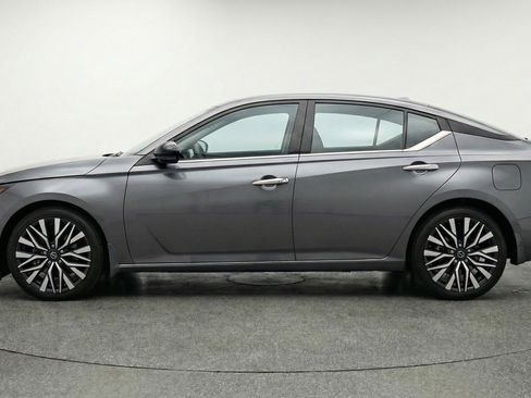 Used 2025 Nissan Altima 2.5 SV image 5