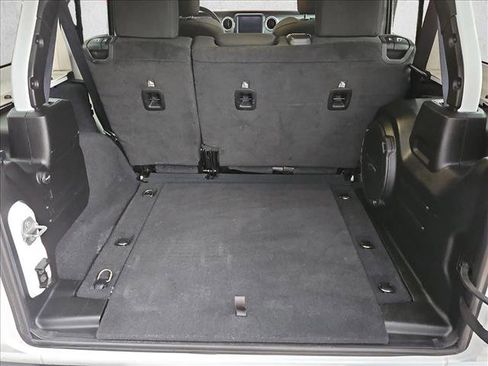 Used 2022 Jeep Wrangler Unlimited Sahara image 6