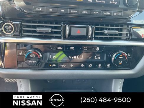 Used 2023 Nissan Pathfinder SL w/ Black Appearance Package AWD/4WD image 18