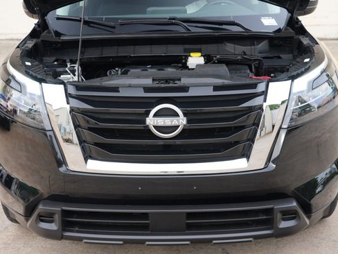 Used 2024 Nissan Pathfinder SV FWD image 7