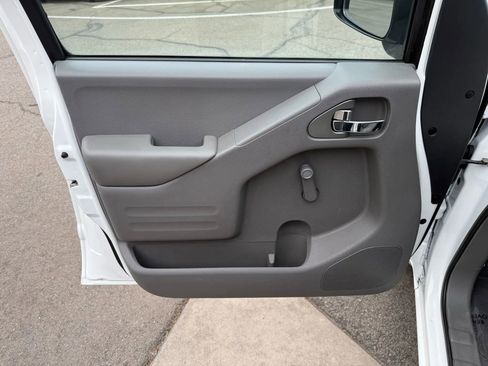 Used 2019 Nissan Frontier S image 11