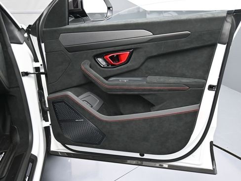 Used 2023 Lamborghini Urus Performante image 29