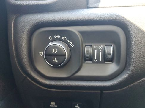 Used 2019 RAM 1500 Big Horn image 25