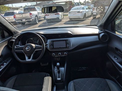 Used 2018 Nissan Kicks S image 14
