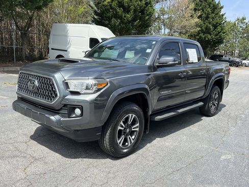 Used 2018 Toyota Tacoma TRD Sport w/ Technology Package image 3
