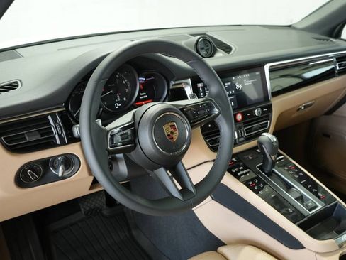 New 2025 Porsche Macan image 4