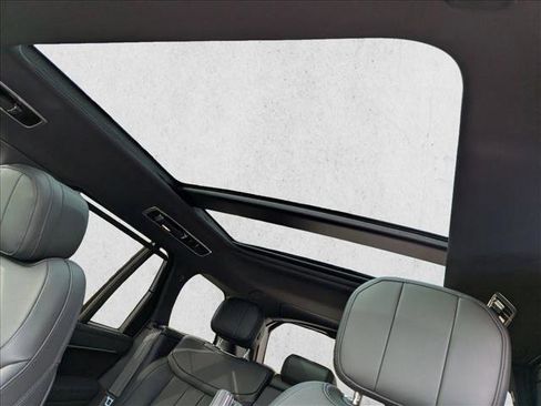 Used 2025 Land Rover Range Rover SE AWD/4WD image 16