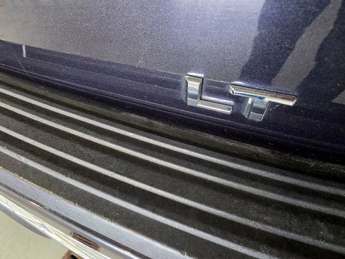 Used 2022 Chevrolet Suburban LT AWD/4WD image 16