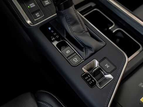 Used 2025 Lexus GX 550 w/ Accessory Package (Z1) image 60