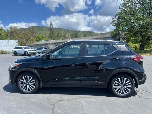 Certified 2022 Nissan Kicks SV FWD image 5