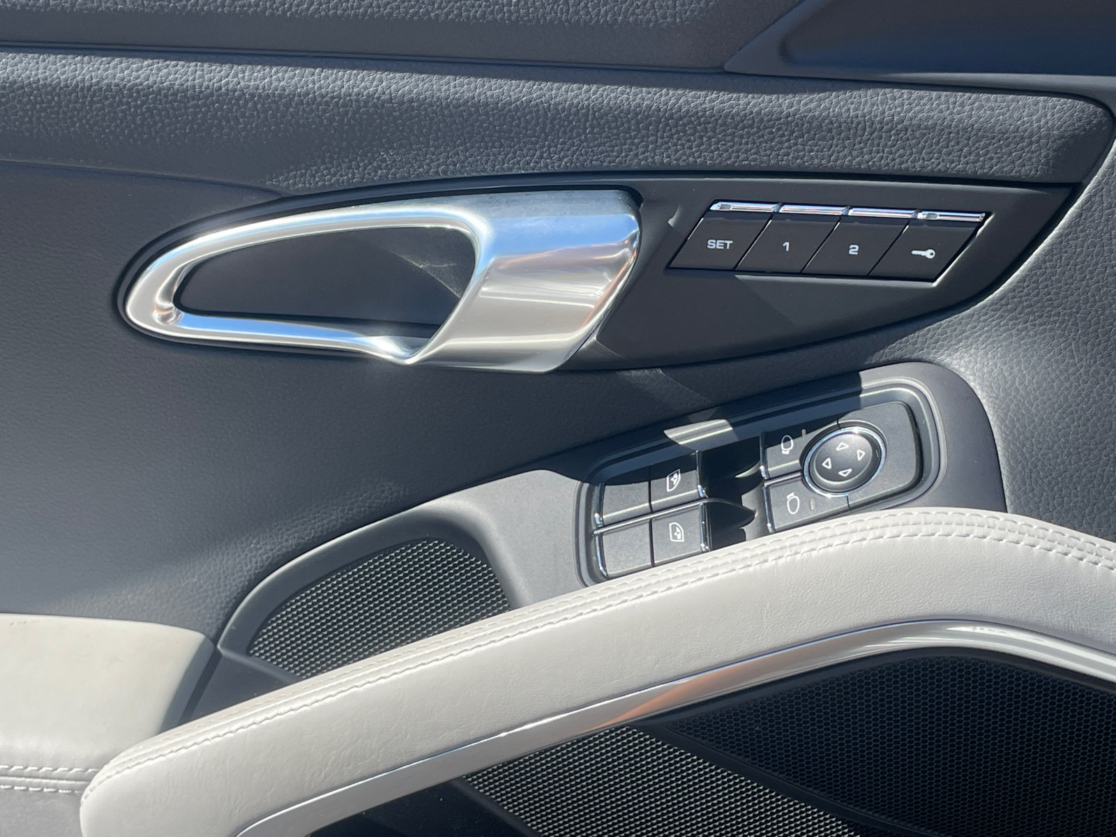 Used 2018 Porsche 718 Cayman RWD image 18