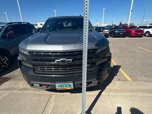 Used 2021 Chevrolet Silverado 1500 LT Trail Boss w/ Convenience Package II AWD/4WD image 2