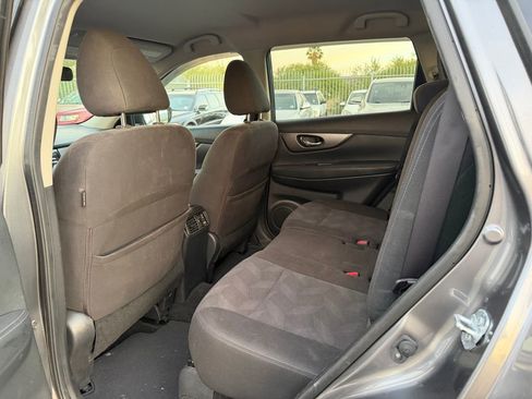 Used 2016 Nissan Rogue SV image 8