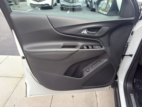Used 2022 Chevrolet Equinox Premier FWD image 13