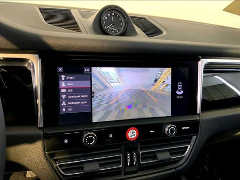 Certified 2026 Porsche Macan AWD/4WD image 31