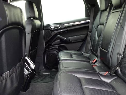 Used 2017 Porsche Cayenne Platinum Edition image 10