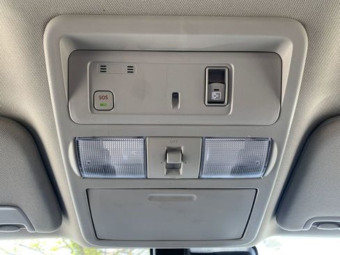 Used 2023 Nissan Titan SV w/ SV Convenience Package image 18