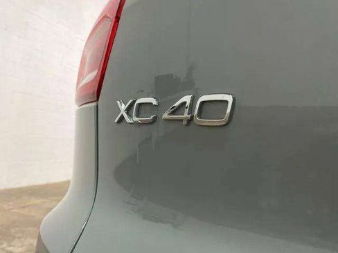 Used 2025 Volvo XC40 B5 Plus AWD/4WD image 98