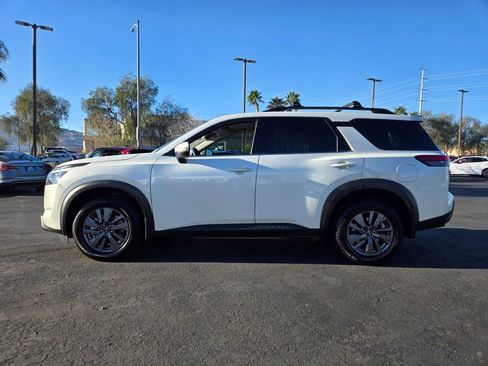 Used 2022 Nissan Pathfinder SV image 3